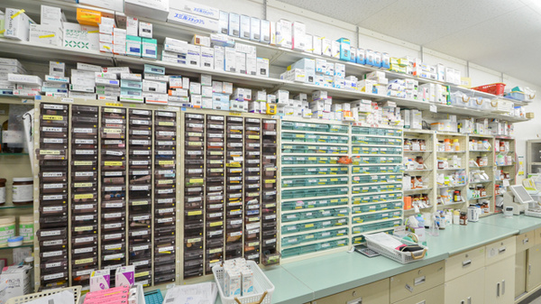 スギ薬局　笠松店の薬棚