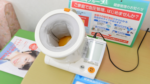 スギ薬局　河芸店の血圧計