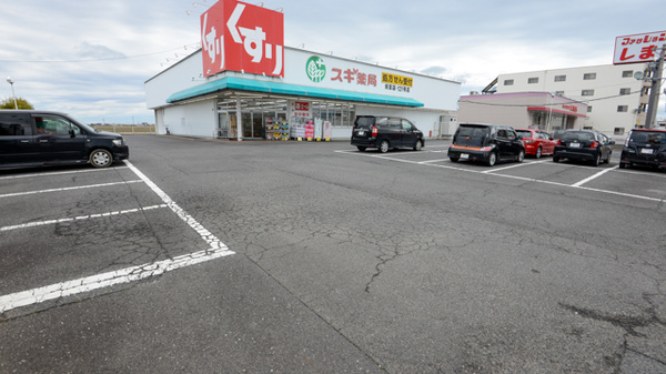 スギ薬局　河芸店の駐車場