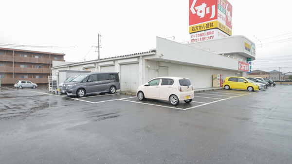 スギ薬局　多度店の駐車場