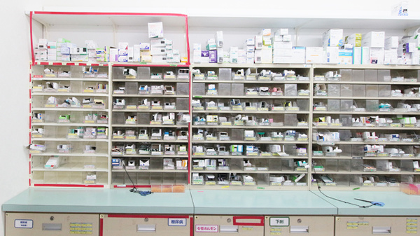 スギ薬局　稲熊店の薬棚
