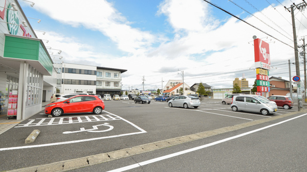 スギ薬局　岐南店の駐車場