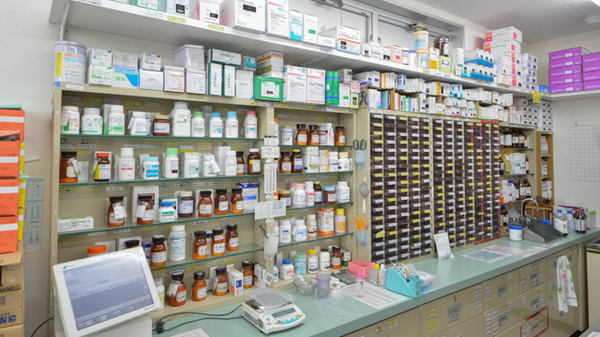 スギ薬局　岐南店の薬棚