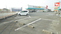 スギ薬局　芸濃店の駐車場