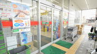 スギ薬局　穂積店の入口