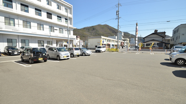 スギ薬局　長良店の駐車場