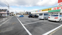 スギ薬局　毛受店の駐車場