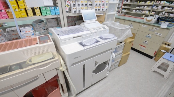 スギ薬局　毛受店の調剤器具