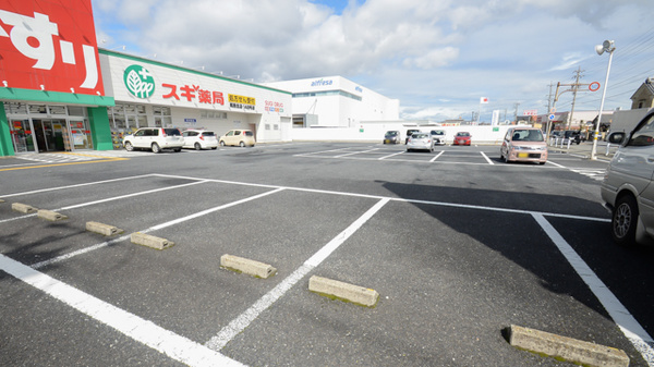 スギ薬局　尾西北店の駐車場