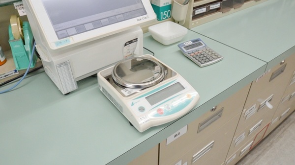 スギ薬局　尾西北店の調剤器具