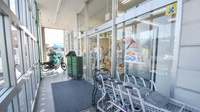 スギ薬局　阿倉川店の入口