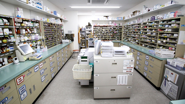 スギ薬局　住崎店の調剤室