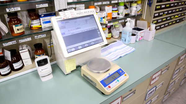 スギ薬局　住崎店の調剤器具