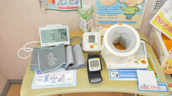 スギ薬局　岩倉団地店の血圧計
