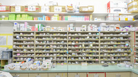 スギ薬局　大地店の薬棚