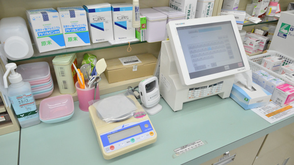 スギ薬局　大地店の調剤器具