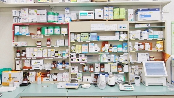 スギ薬局　青竹店の薬棚
