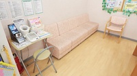 スギ薬局　花ノ木店の待合スペース