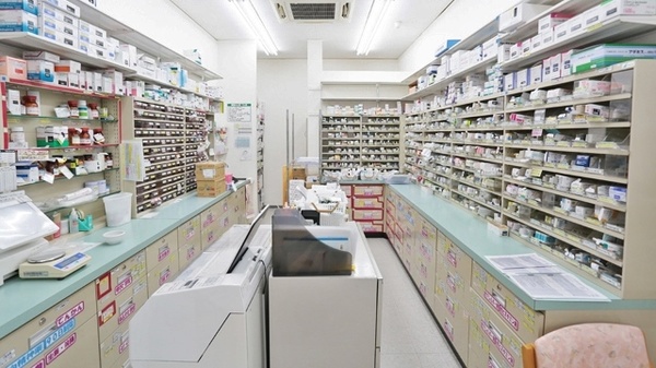 スギ薬局　花ノ木店の調剤室