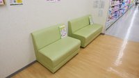 スギ薬局　衣川店の待合スペース