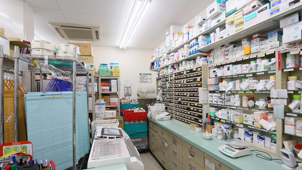 スギ薬局　衣川店の調剤室