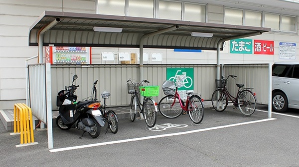 スギ薬局　富田店の駐輪場