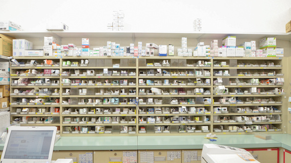 スギ薬局　忠節店の薬棚