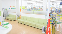 スギ薬局　荒尾店の待合スペース