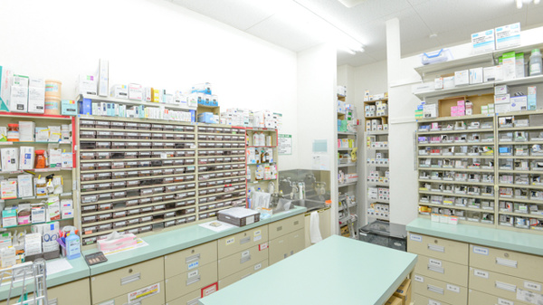スギ薬局　岩成台店の調剤室