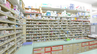 スギ薬局　岩成台店の薬棚