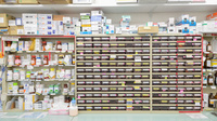 スギ薬局　中鶉店の薬棚