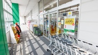 スギ薬局　青山店の入口
