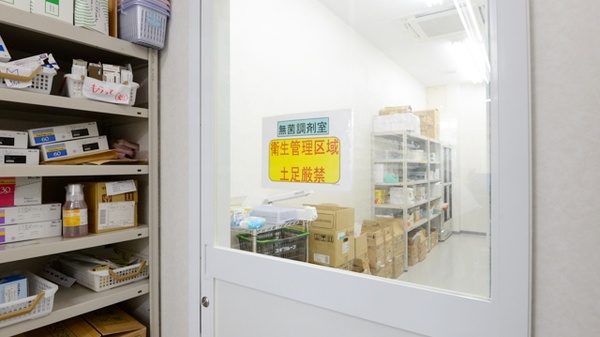 スギ薬局　青山店の無菌調剤室完備