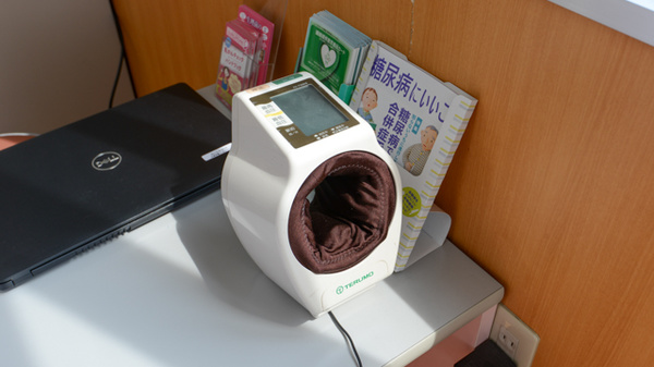 スギ薬局　青山店の血圧計