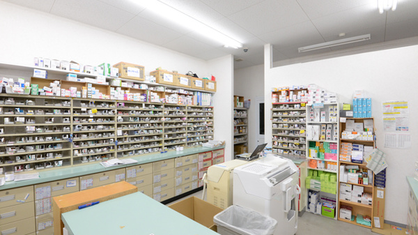 スギ薬局　青山店の調剤室