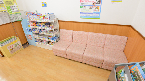 スギ薬局　大治店の待合スペース