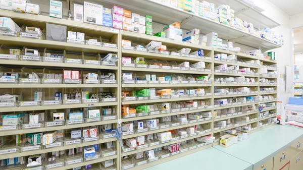 スギ薬局　大治店の薬棚