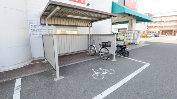 スギ薬局　大治店の駐輪場