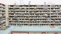 スギ薬局　中島店の薬棚