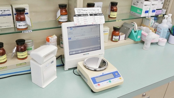 スギ薬局　中島店の調剤器具