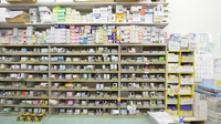 スギ薬局　平坂店の薬棚