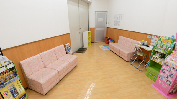 スギ薬局　東浦店の待合スペース