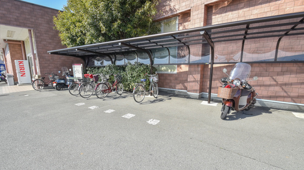 スギ薬局　玉城店の駐輪場