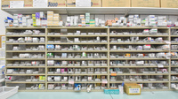 スギ薬局　玉城店の薬棚