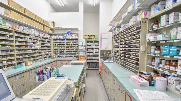 スギ薬局　玉城店の調剤室