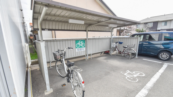 スギ薬局　大手店の駐輪場