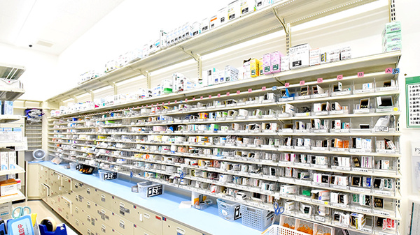 スギ薬局　近江八幡西店の薬棚