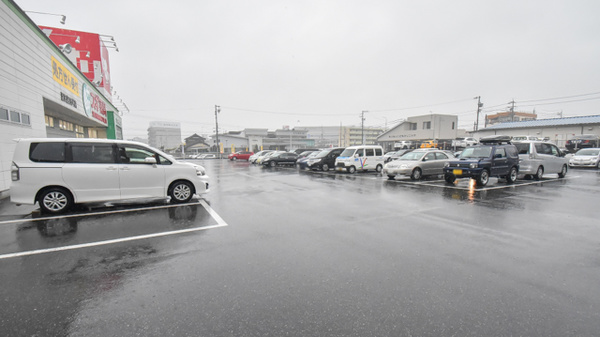 スギ薬局　深田店の駐車場