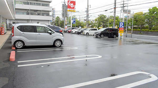 スギ薬局　堺旭ケ丘店の駐車場