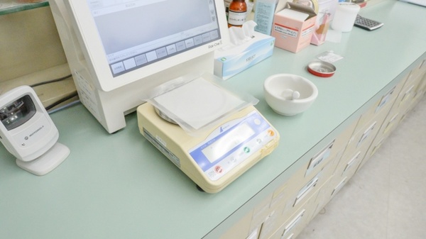 スギ薬局　桜木店の調剤器具